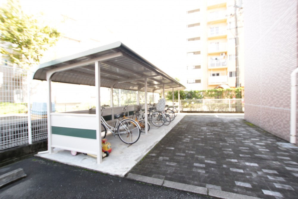 自転車置き場が広めです。