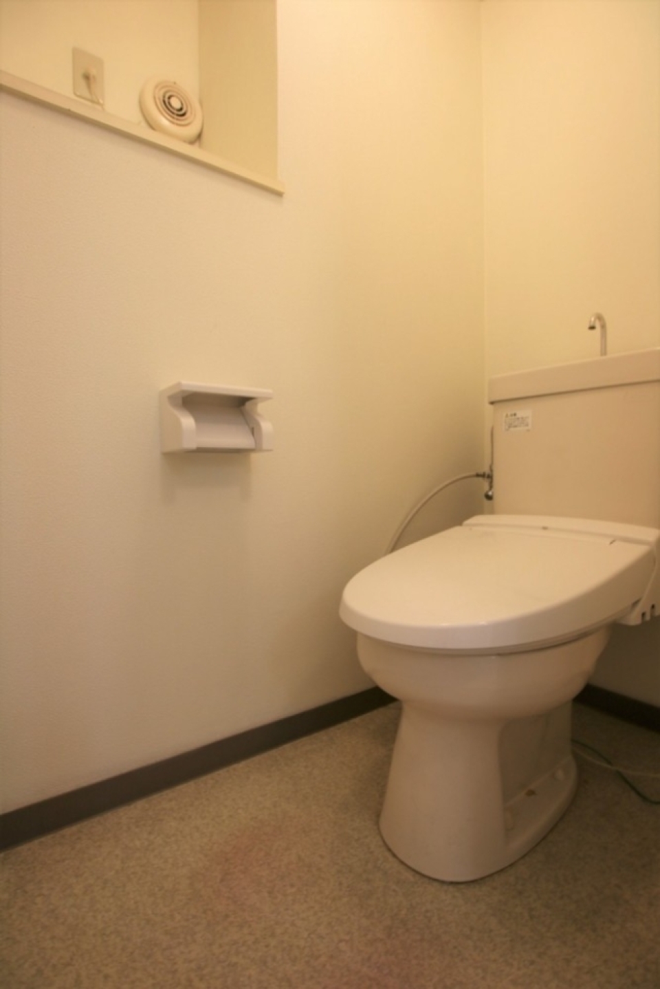 トイレは温水洗浄便座に機能更新済