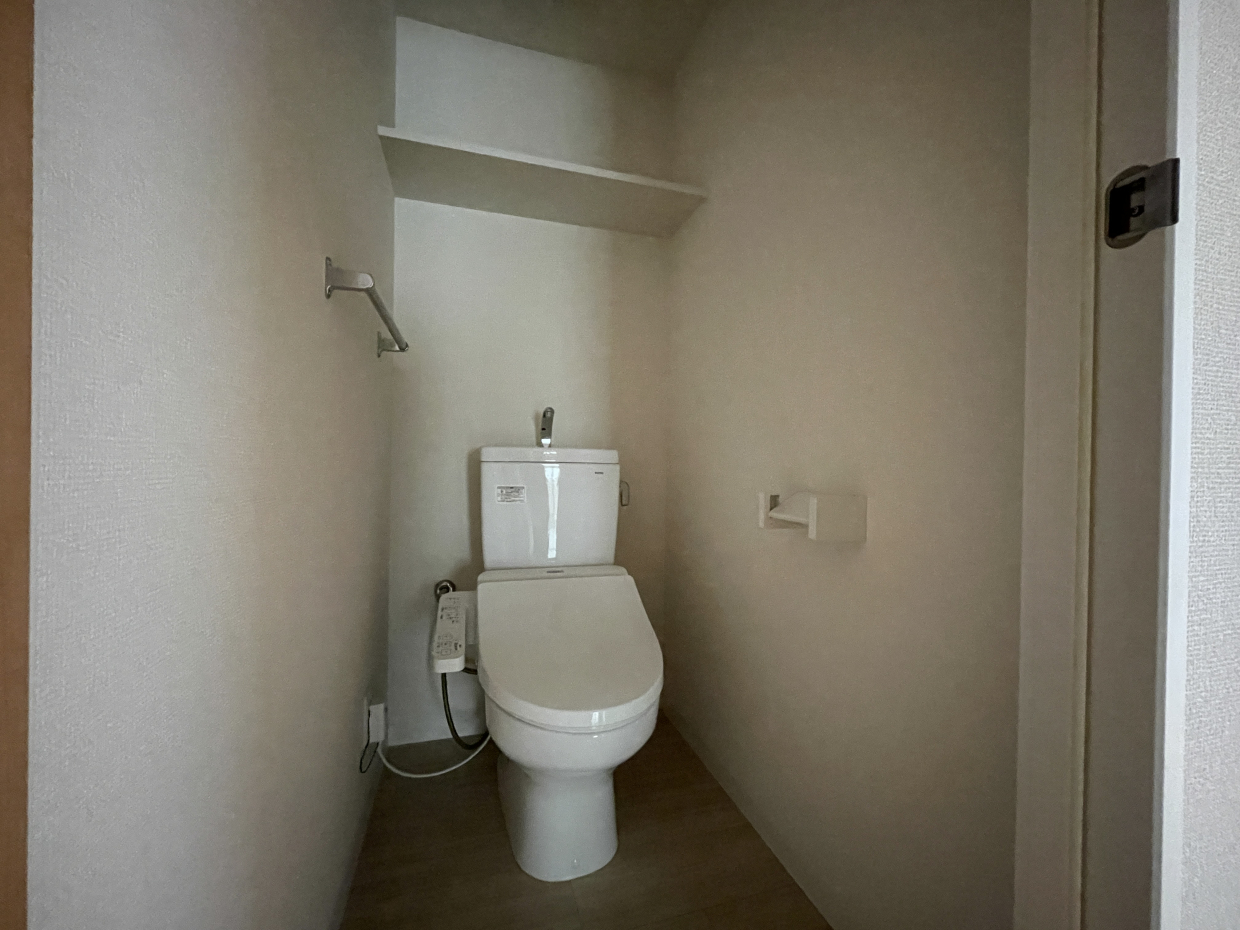 トイレ上のラックが便利