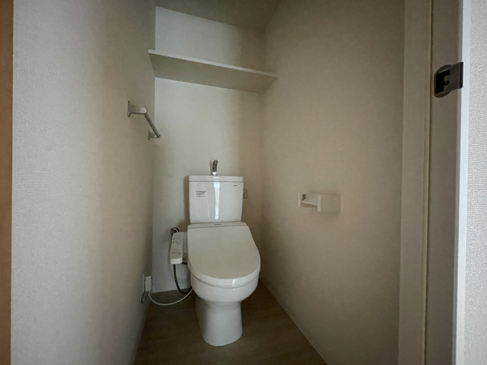 トイレ上のラックが便利
