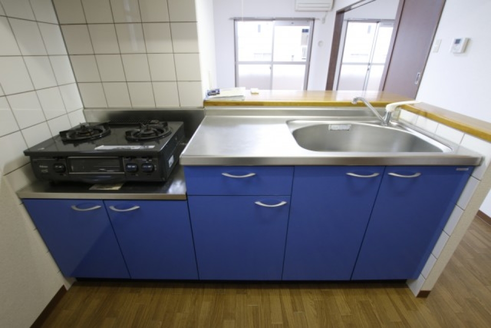 青色のキッチン。