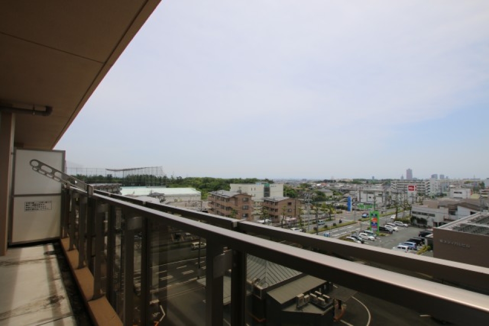6階バルコニーからは浜松の景色が眺める