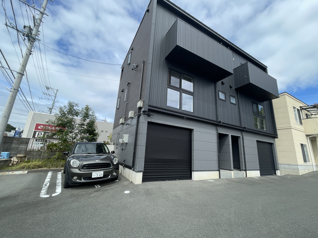 ガルバリウム鋼板がスタイリッシュ