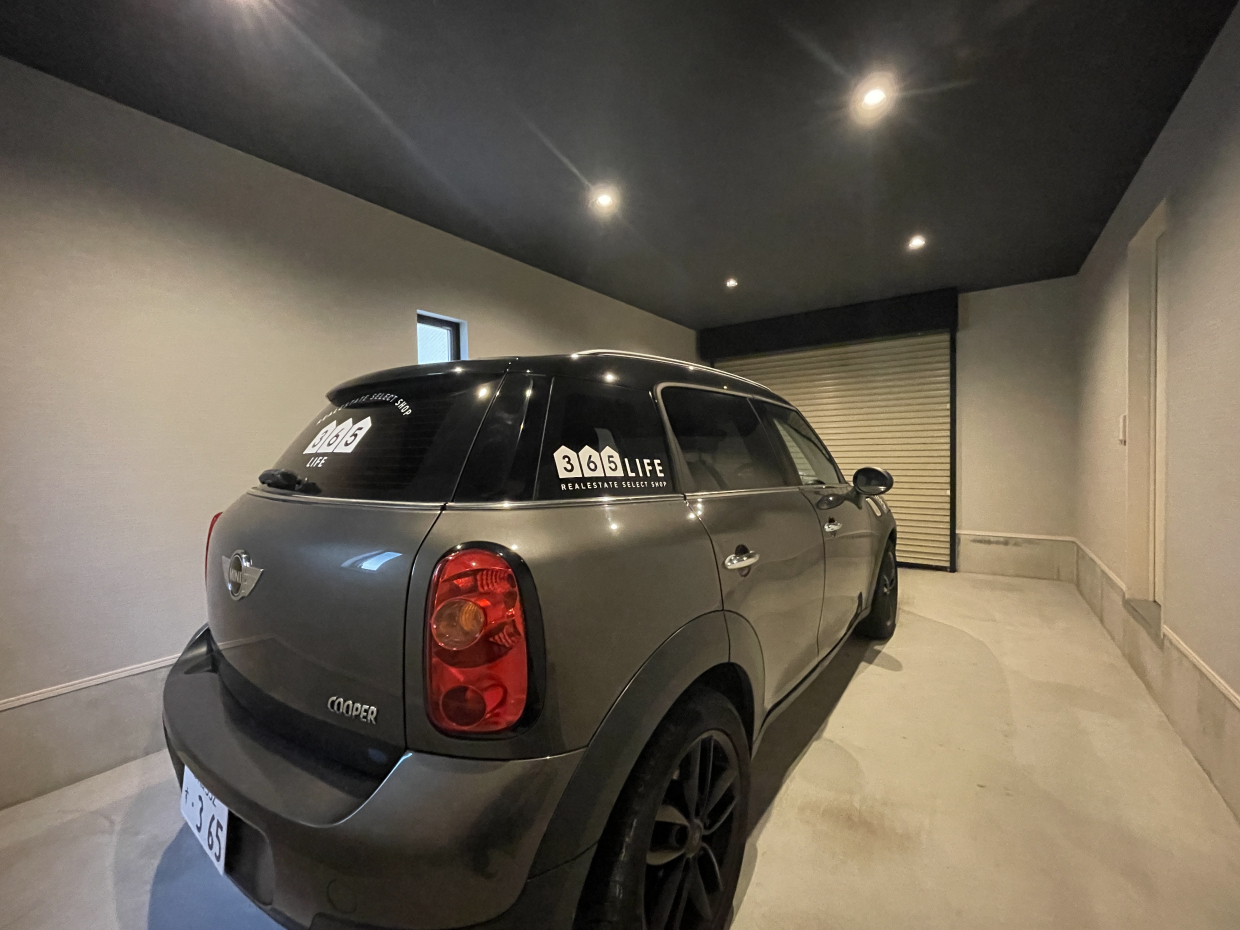 電動シャッター付きガレージ