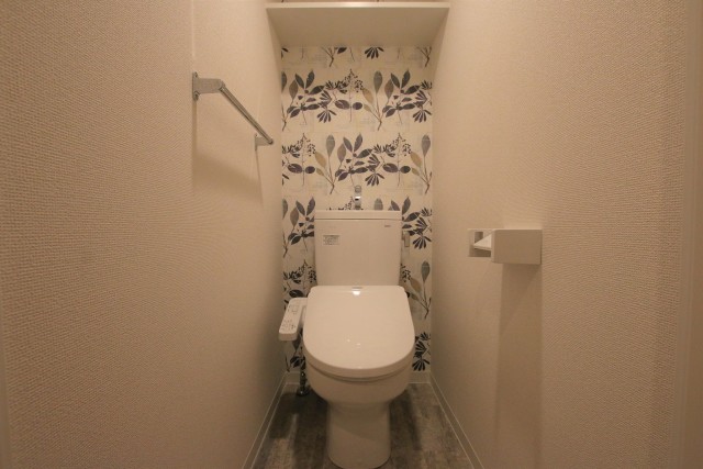 壁紙が可愛いトイレ。