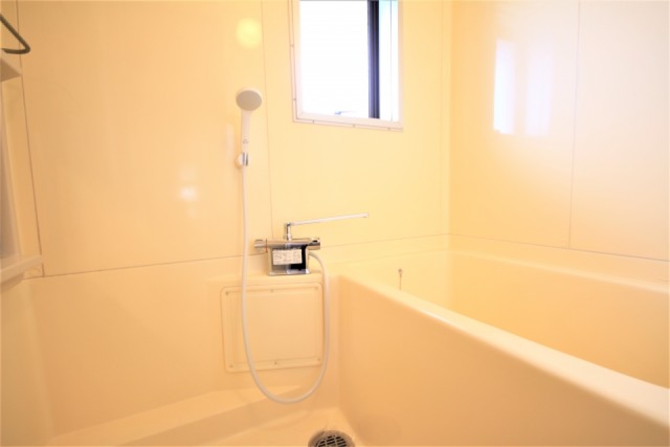 浴室はレトロながら自動お湯はり機能有ですよ