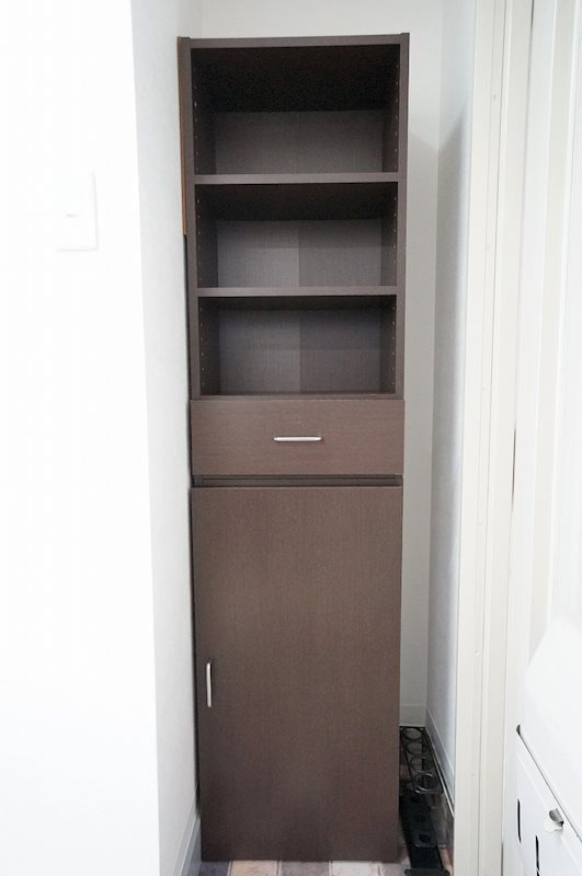 シューズBOXは組み立て式っぽい作り。