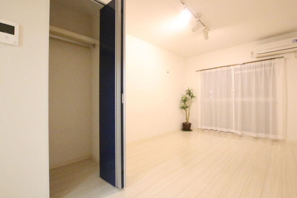 白基調の部屋に遊び心が光るお部屋です。