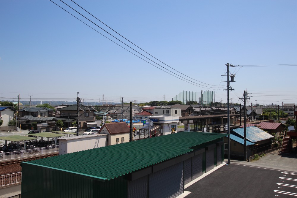 マンション目の前に見える「遠鉄芝本駅」。