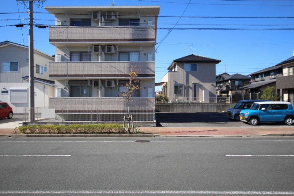 3階建て総戸数6戸の小さなマンション。