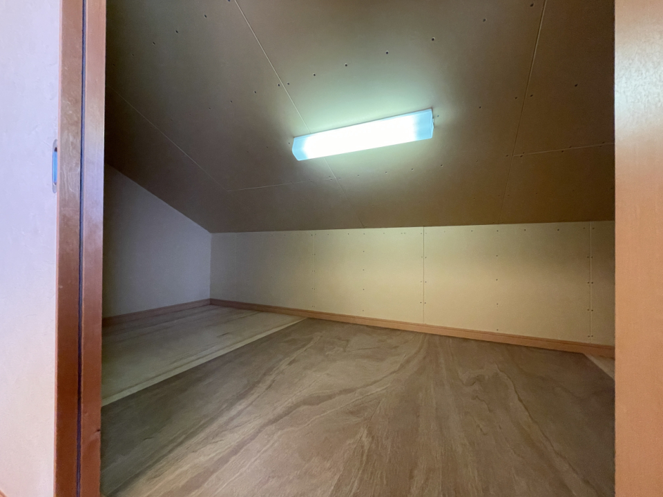 小屋裏収納が隠れています