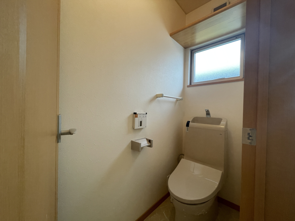 お手洗いはウォシュレット付き