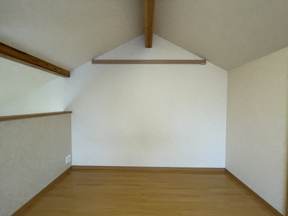 壁の形がお家の形でした