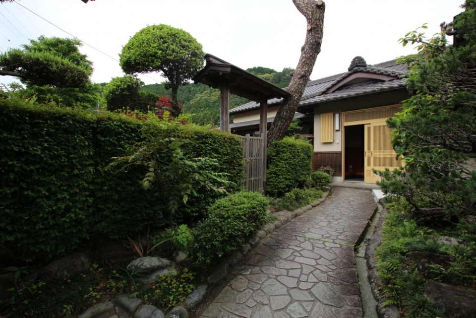 いかにも雷親父が出てきそうなお家。