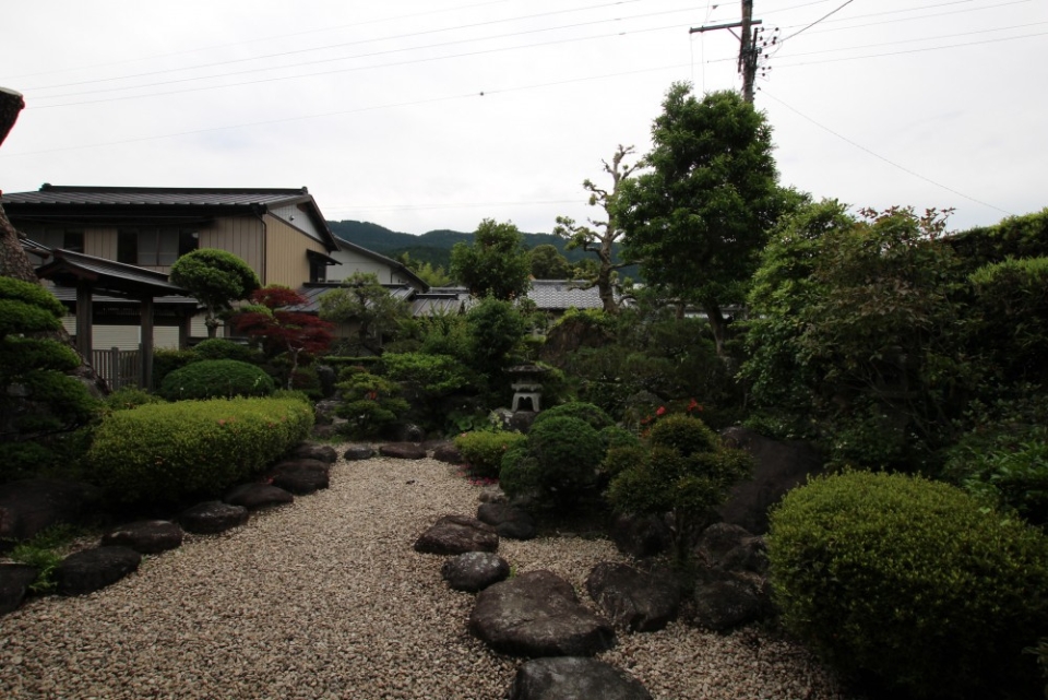 水も流れる庭園、入居後の管理は入居者で...。