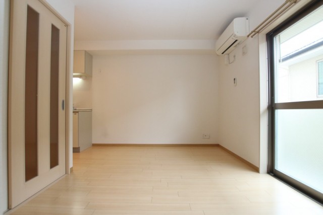 室内は壁面が多く家具の配置がしやすい。