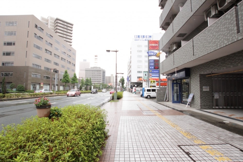 目の前は浜松のメインストリート・広小路通り。浜松駅からも徒歩圏内です。