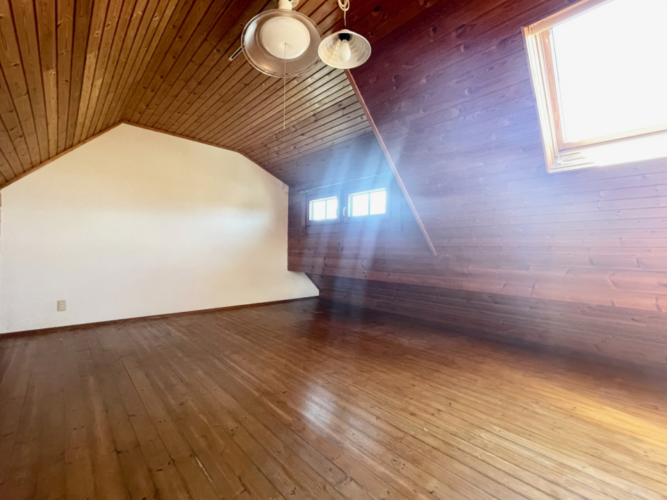 屋根裏部屋みたいな洋室