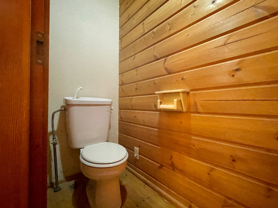 トイレももちろんウッディ