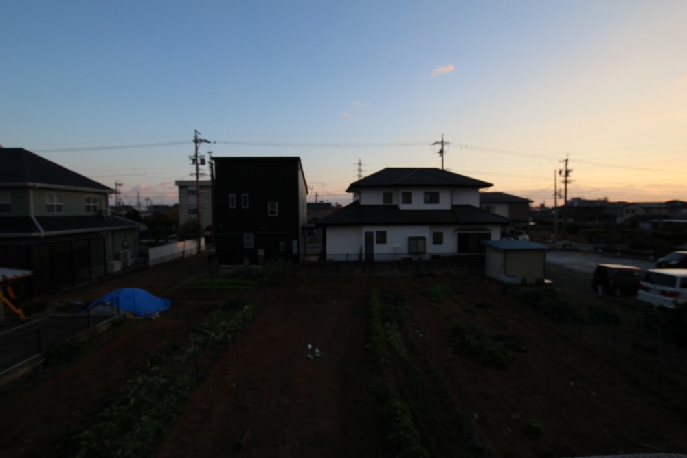 そんなバルコニーからはキレイな夕日が見える。