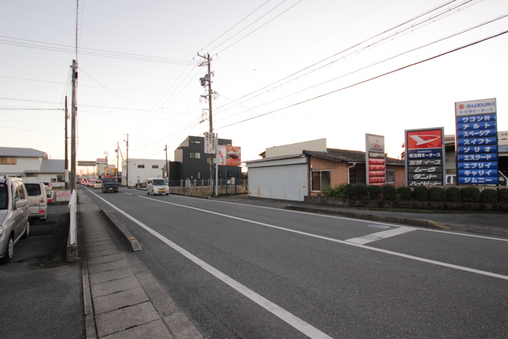 前面道路の秋葉街道、浜松方面。