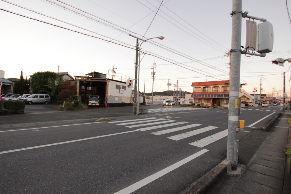 前面道路の秋葉街道、天竜方面。