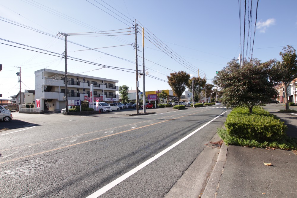 前面道路、東名高速方面。