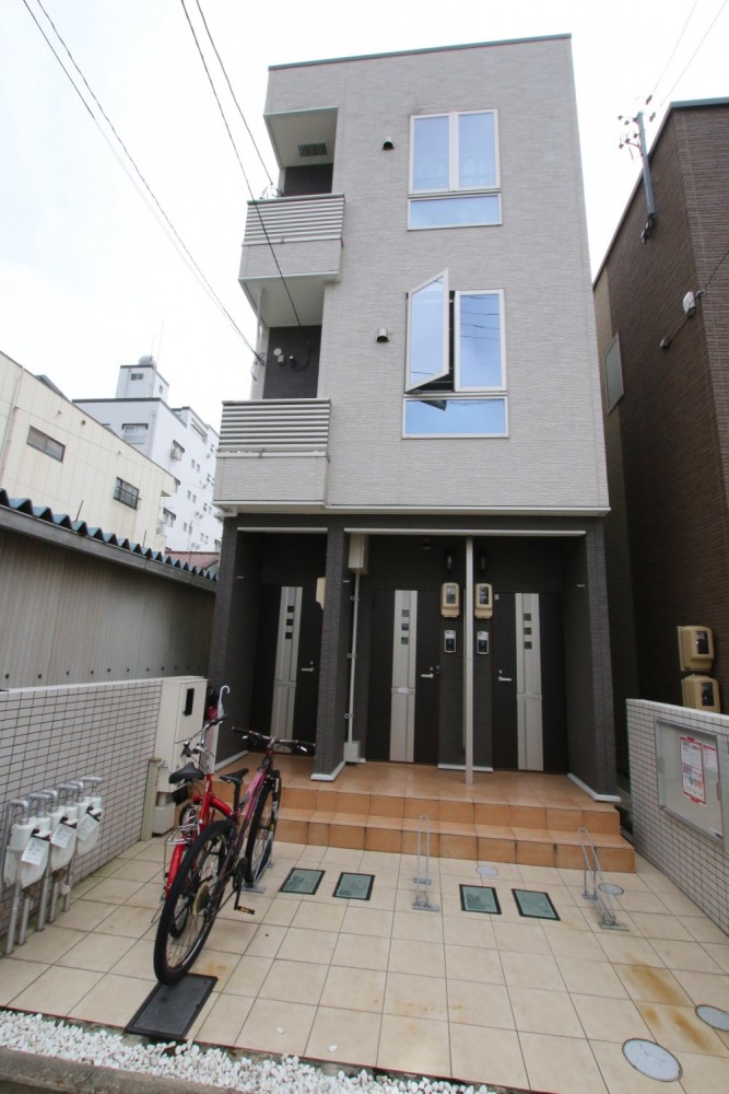 遠州病院駅徒歩1分。カーライフよりバイクライフを。