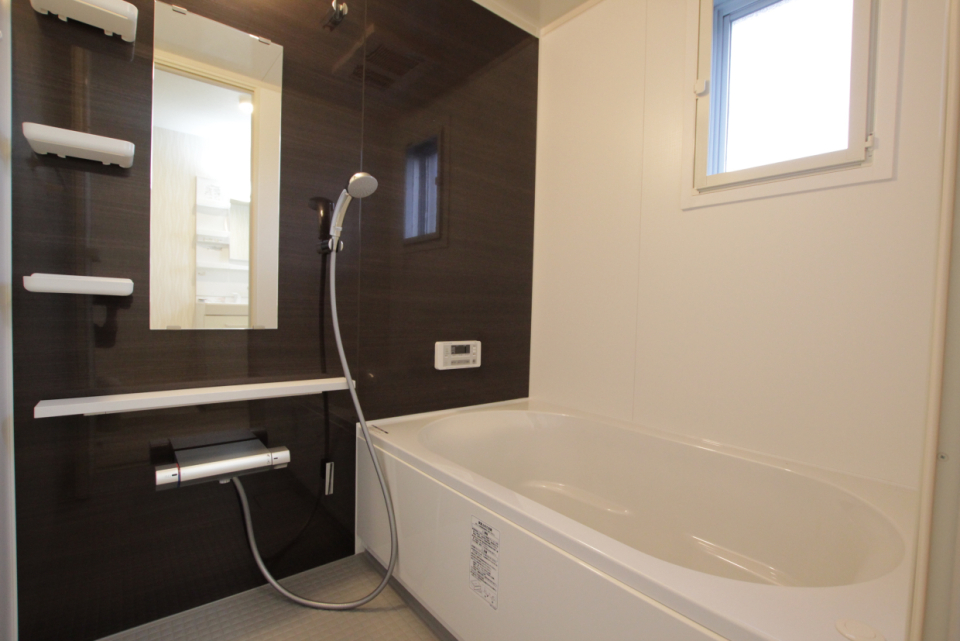 ラグジュアリーな雰囲気の浴室