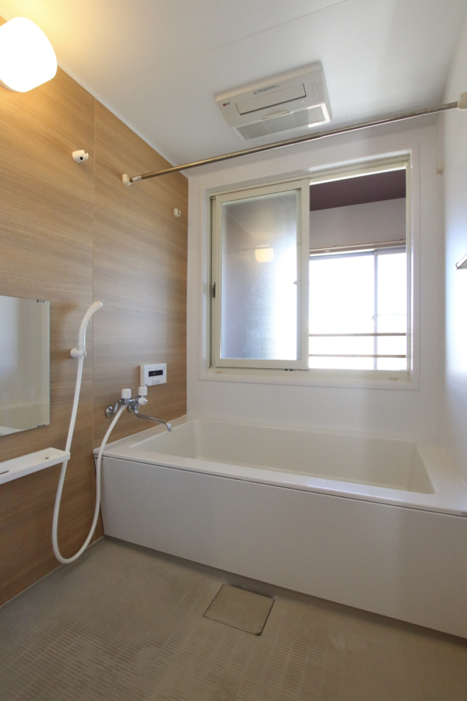 広々でくつろげそうなお風呂