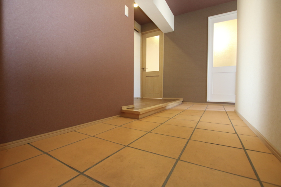 玄関。靴箱はありません