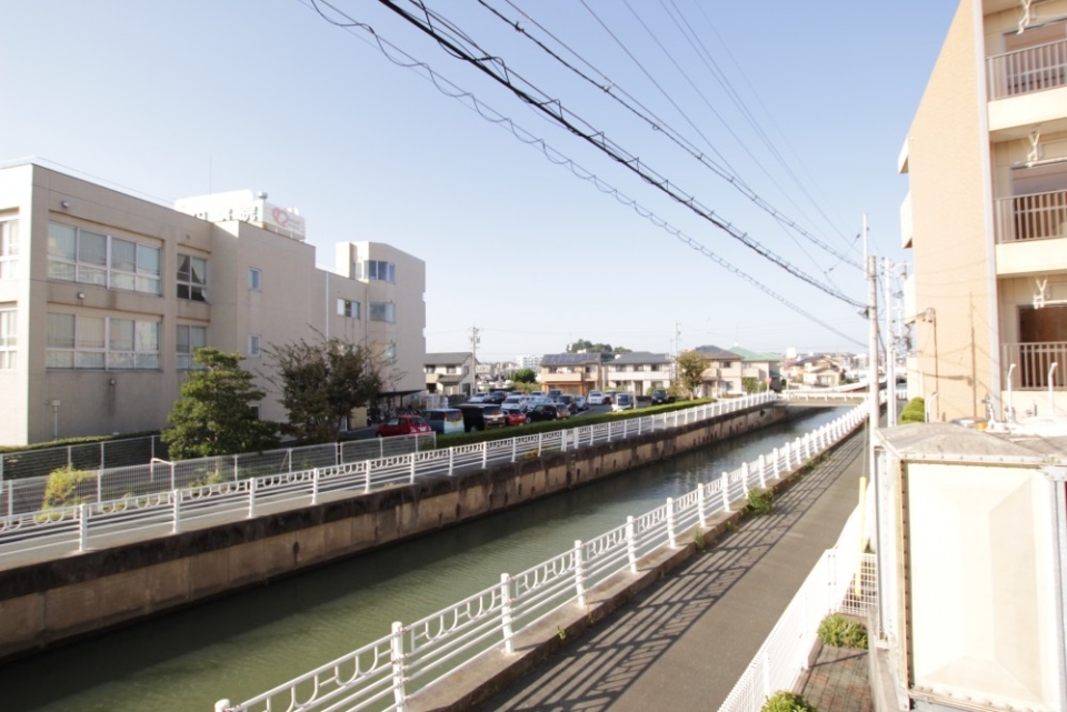 流れるは堀留川。