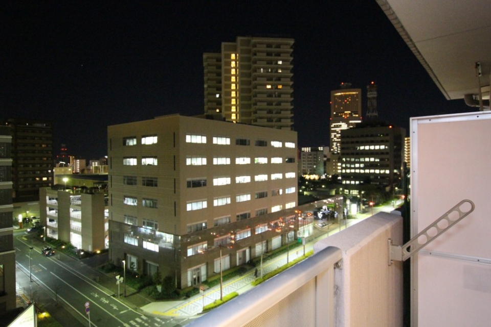 最上階の部屋から見える夜景。