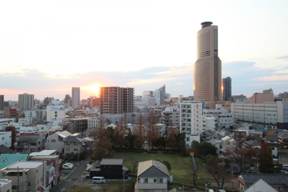 建物10階からの眺めはとても空が広く感じました。