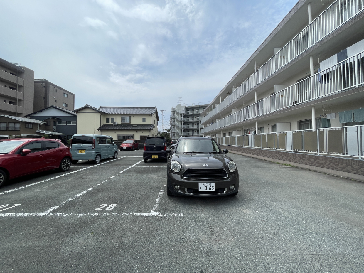 敷地内駐車場１台無料です