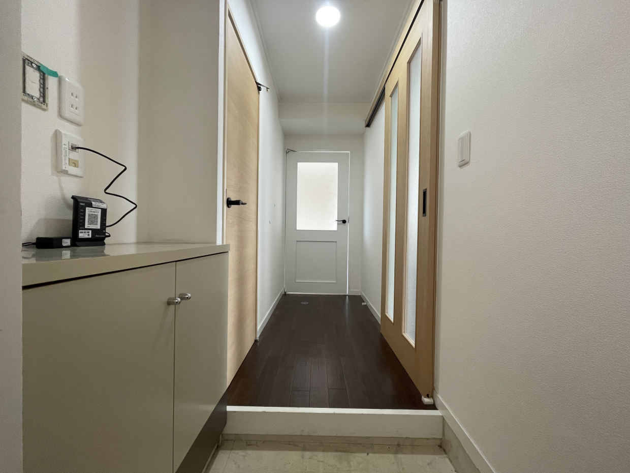 玄関からはお部屋が丸見えにならないので、宅配等の受取時も安心