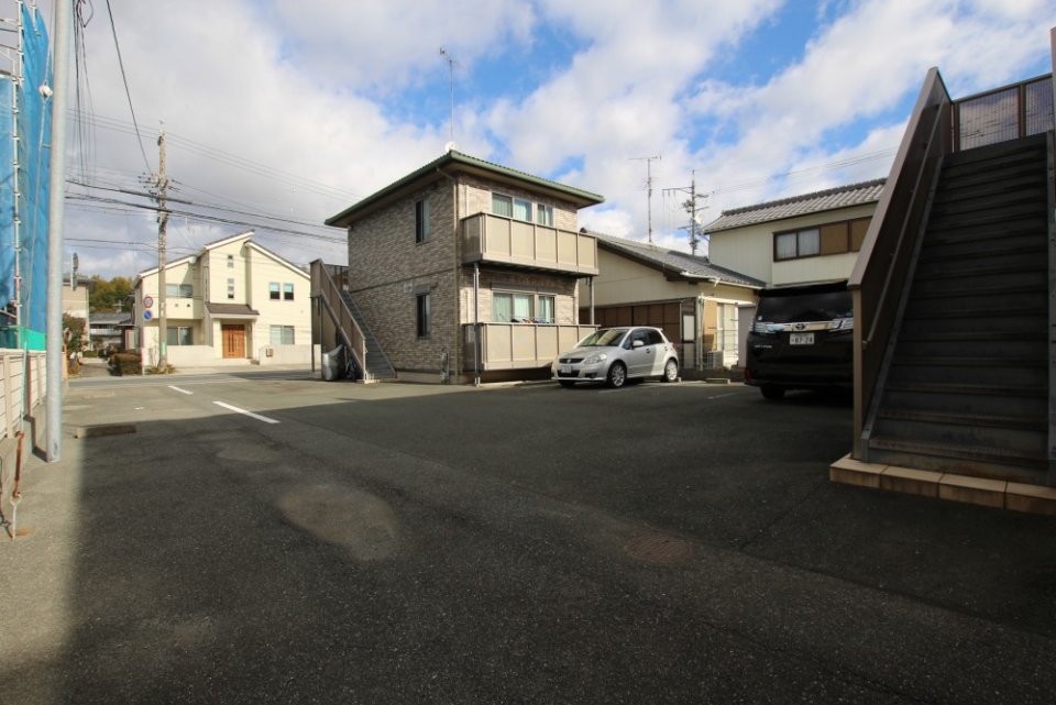 敷地が狭いため駐車区画は必ずご確認下さい。