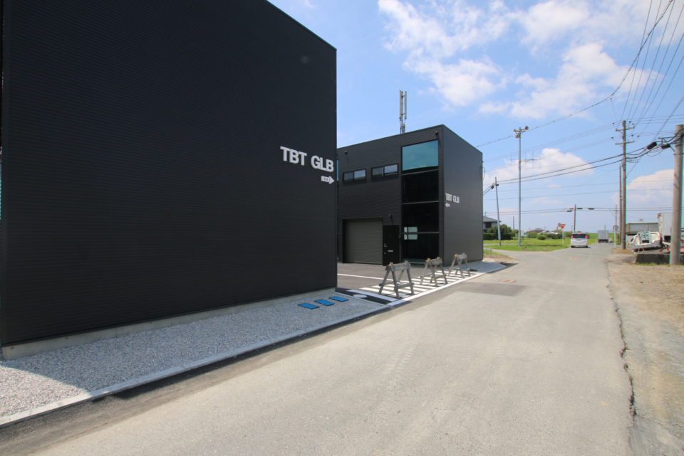 平屋根の箱型フォルム