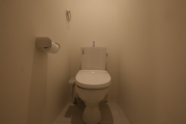 トイレです。非常にシンプルな空間です。