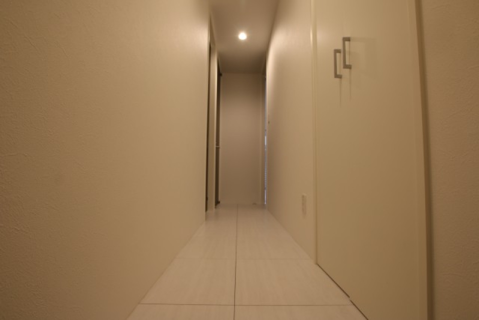 廊下は白い空間です。