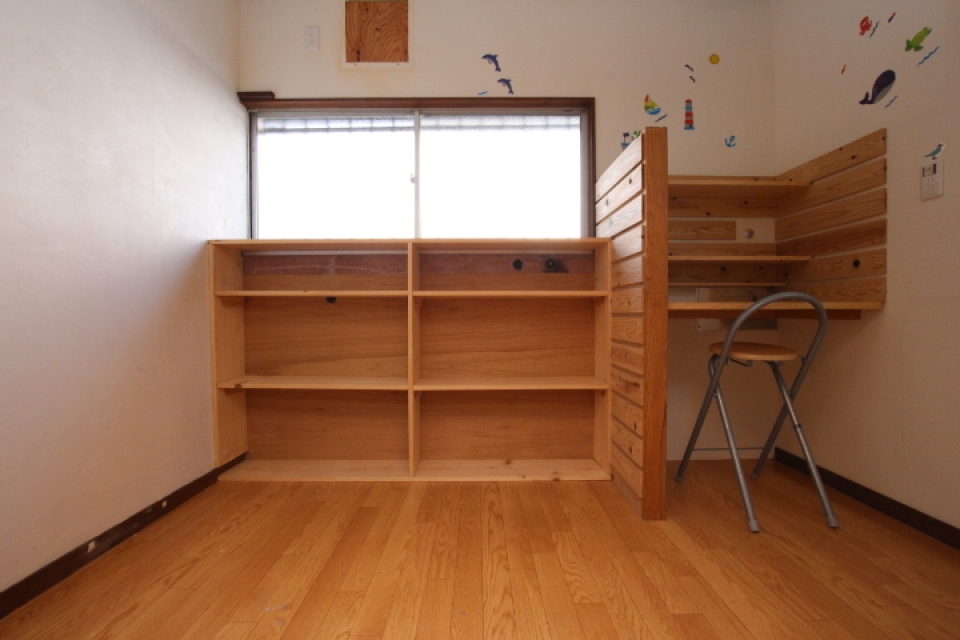 子ども部屋に最適な書斎スペース、もちろんこれもDIY。