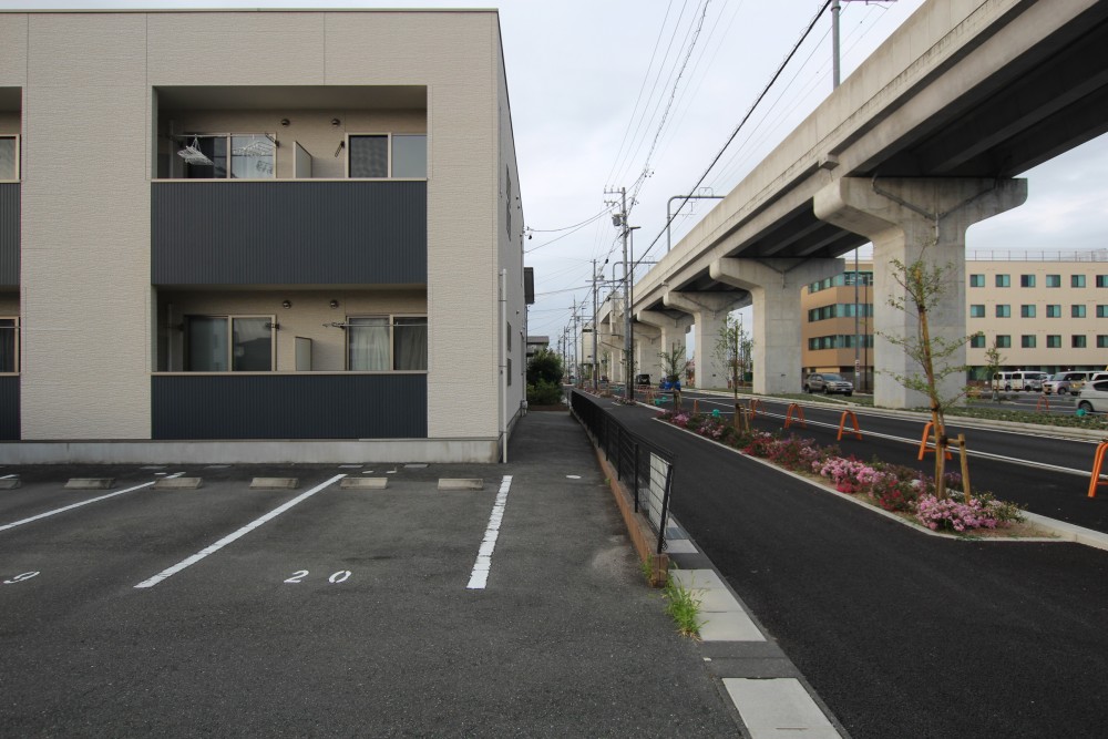 物件目の前が電車通り、遠鉄上島駅まではスキップ3分。