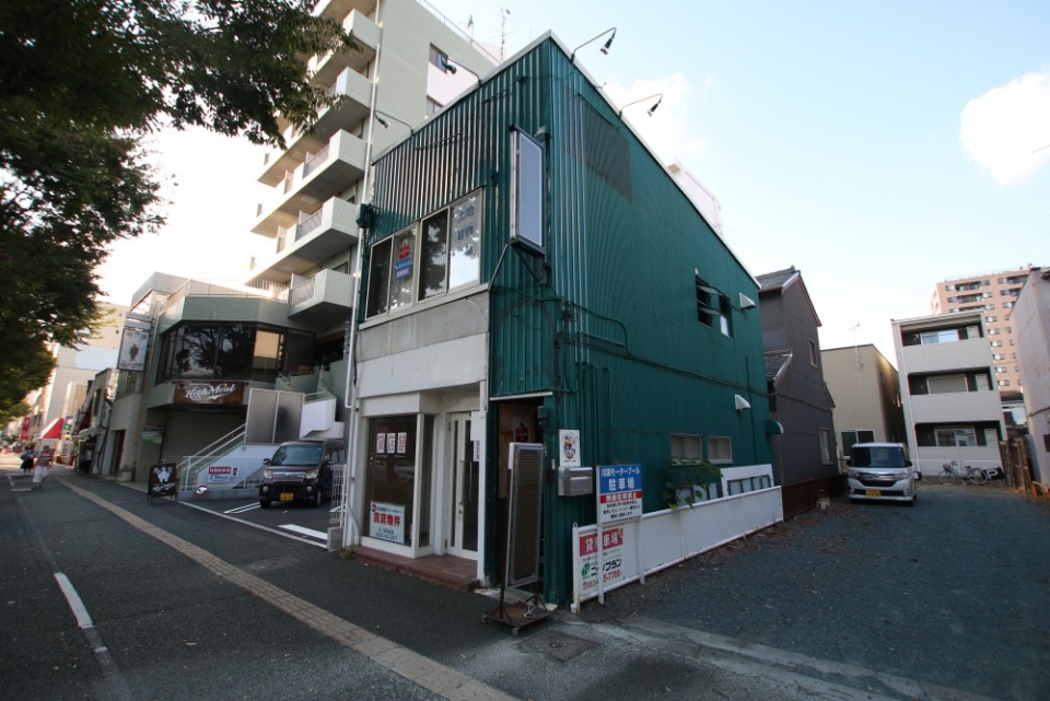 遠鉄病院前駅より徒歩1分。大通り沿いの好立地！