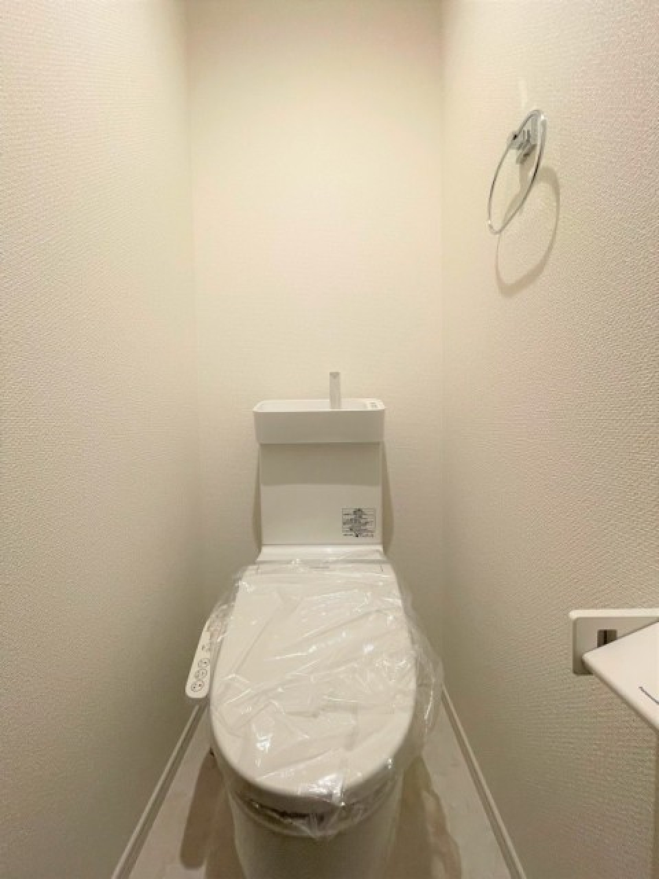 トイレは玄関入ってすぐの場所に。