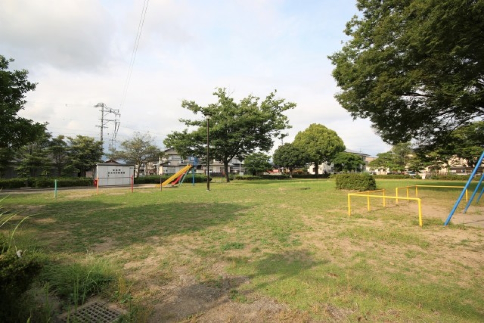 目の前に公園あります！