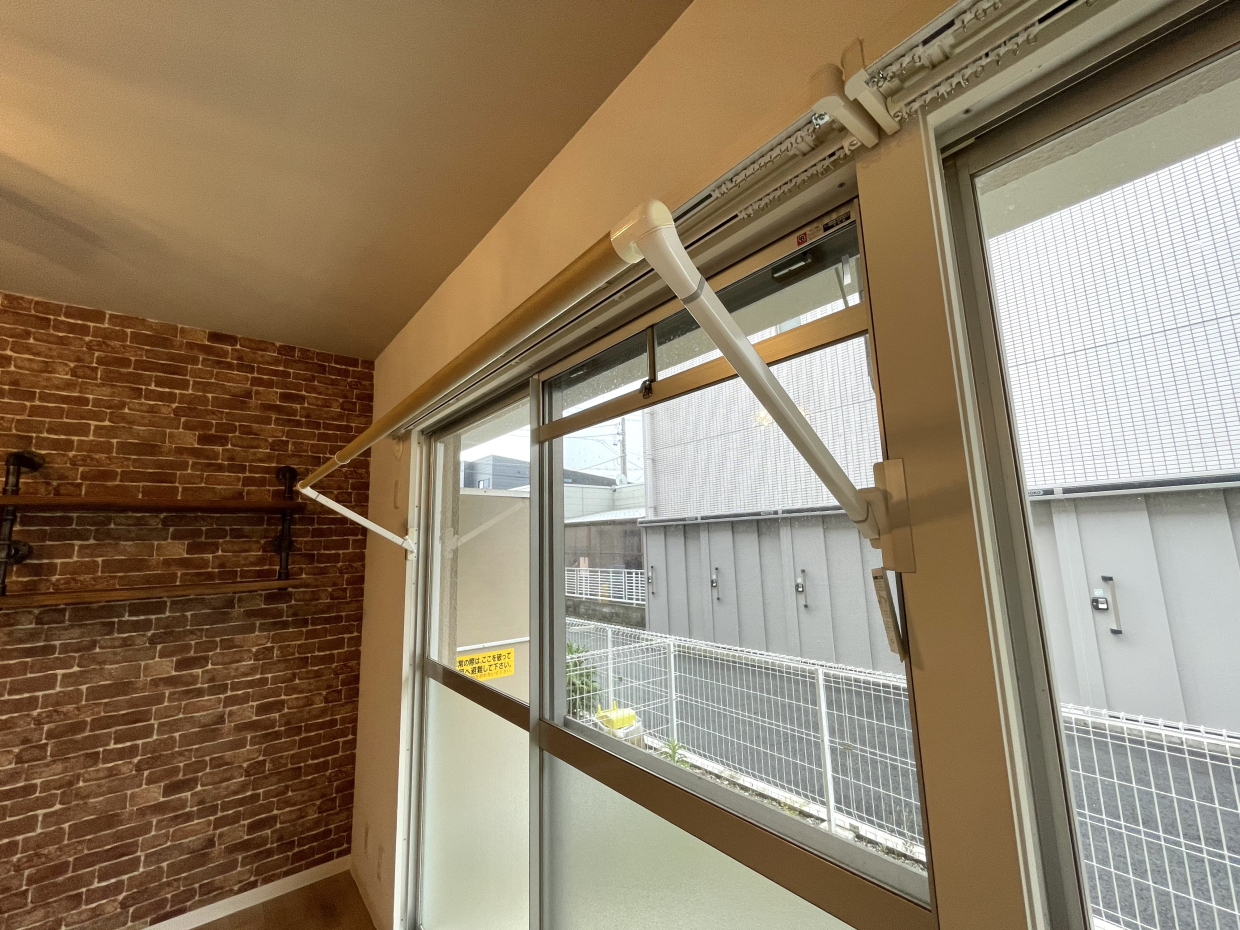 窓には室内干し設備あり