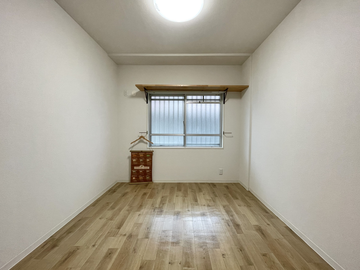 5.5帖の洋室。とてもシンプル