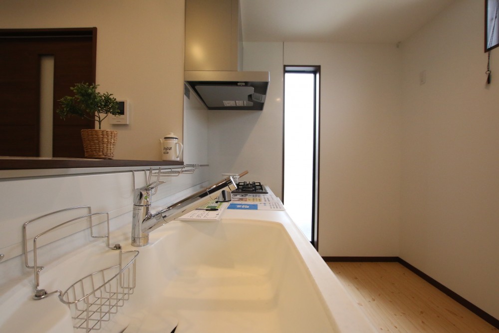 3口ガスコンロに85cmのワイドシンク！