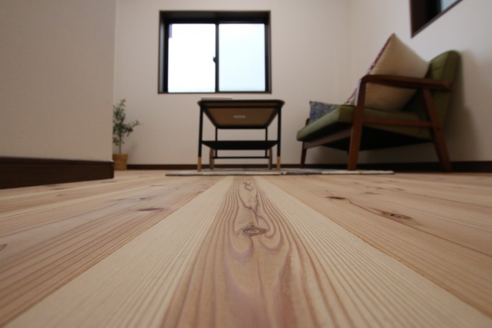 天然の杉材はしなやかな温かみ。