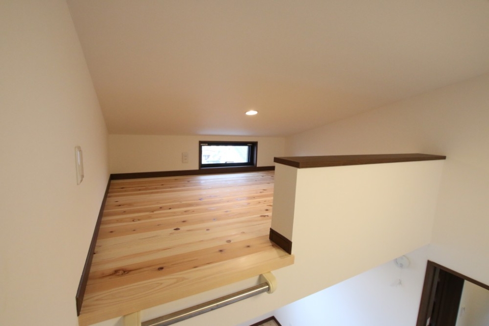 西側洋室の広い方のロフト。もう一個おまけロフトが付いている。